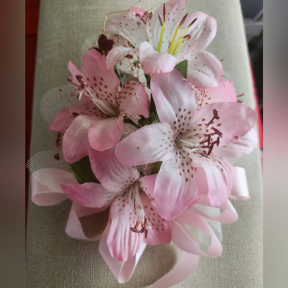 Wedding Lilly Pin